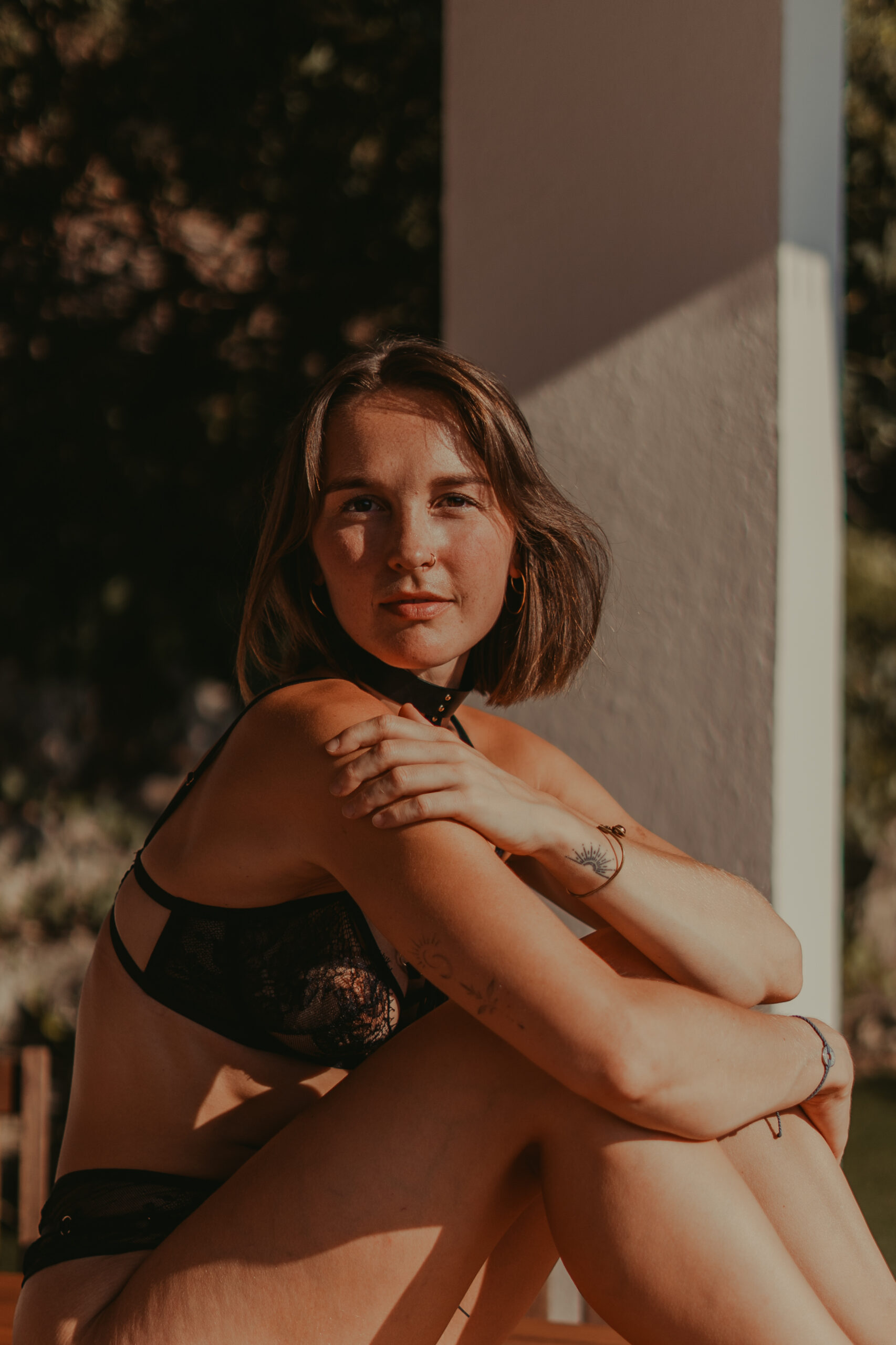 Sesión de fotos íntima en la naturaleza