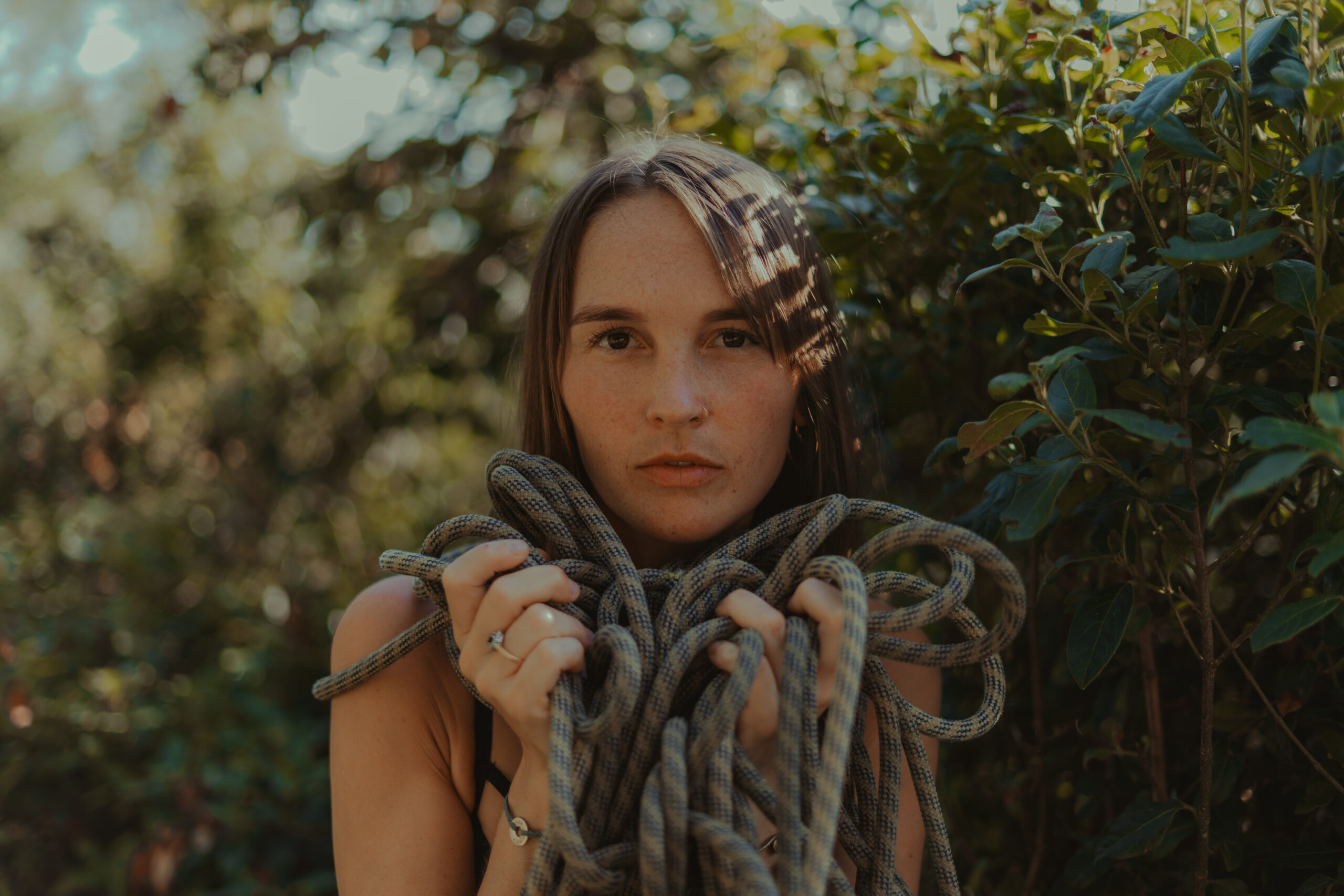 Sesión de fotos íntima en la naturaleza