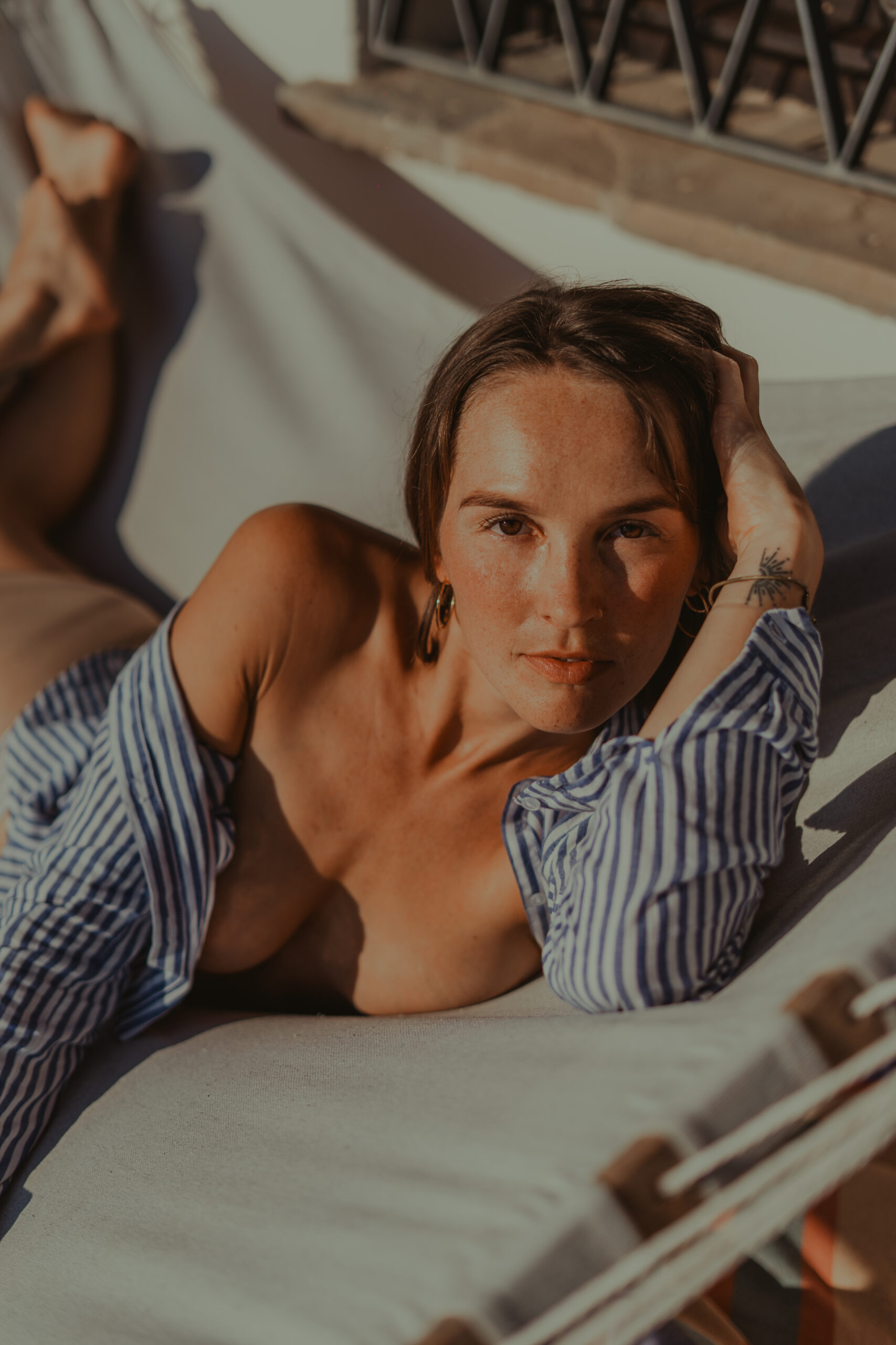 Sesión de fotos íntima en la naturaleza