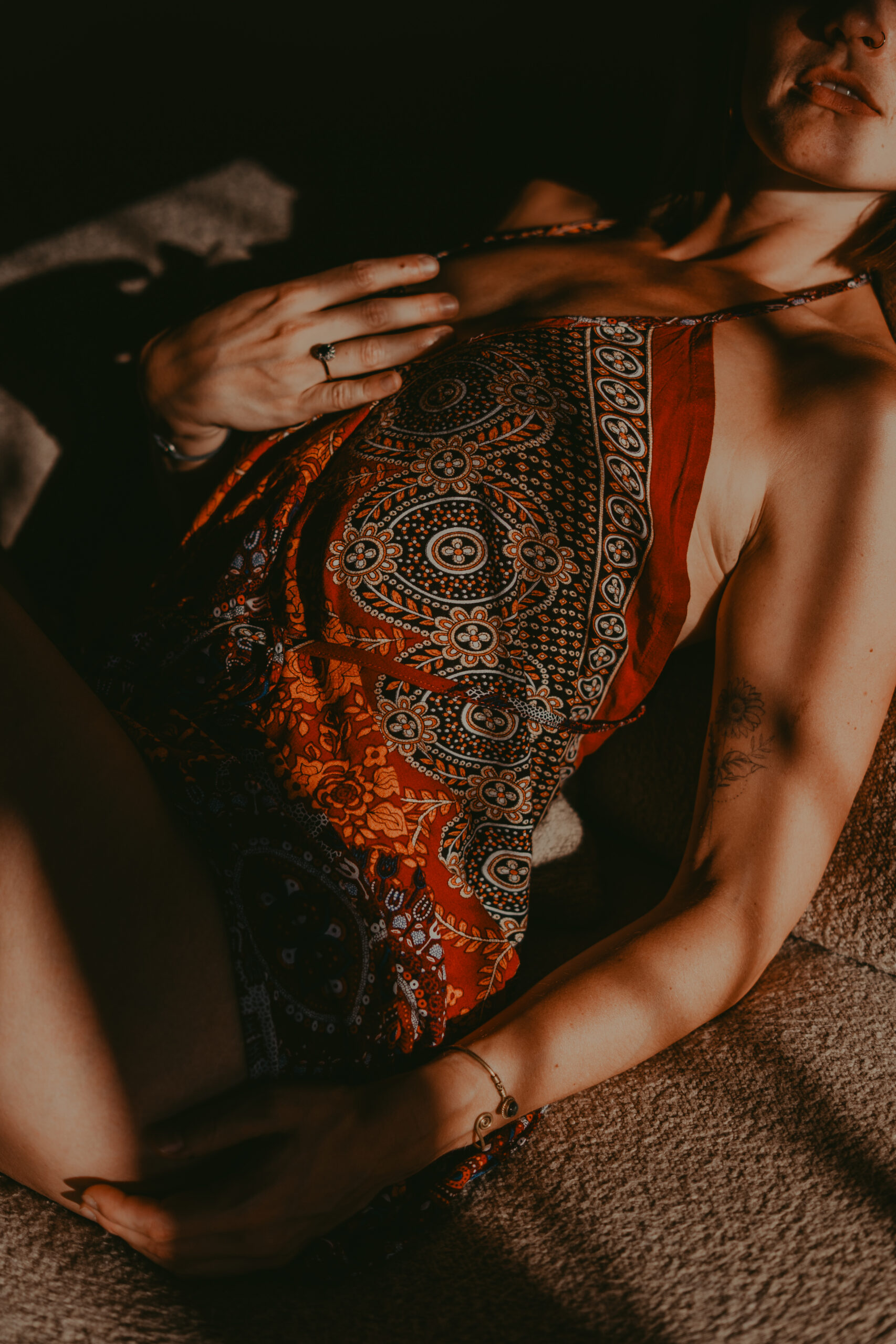 Sesión de fotos íntima en la naturaleza