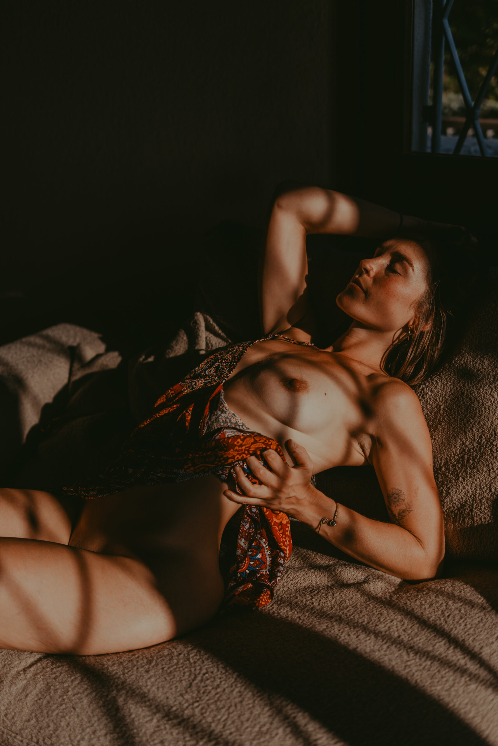 Sesión de fotos íntima en la naturaleza