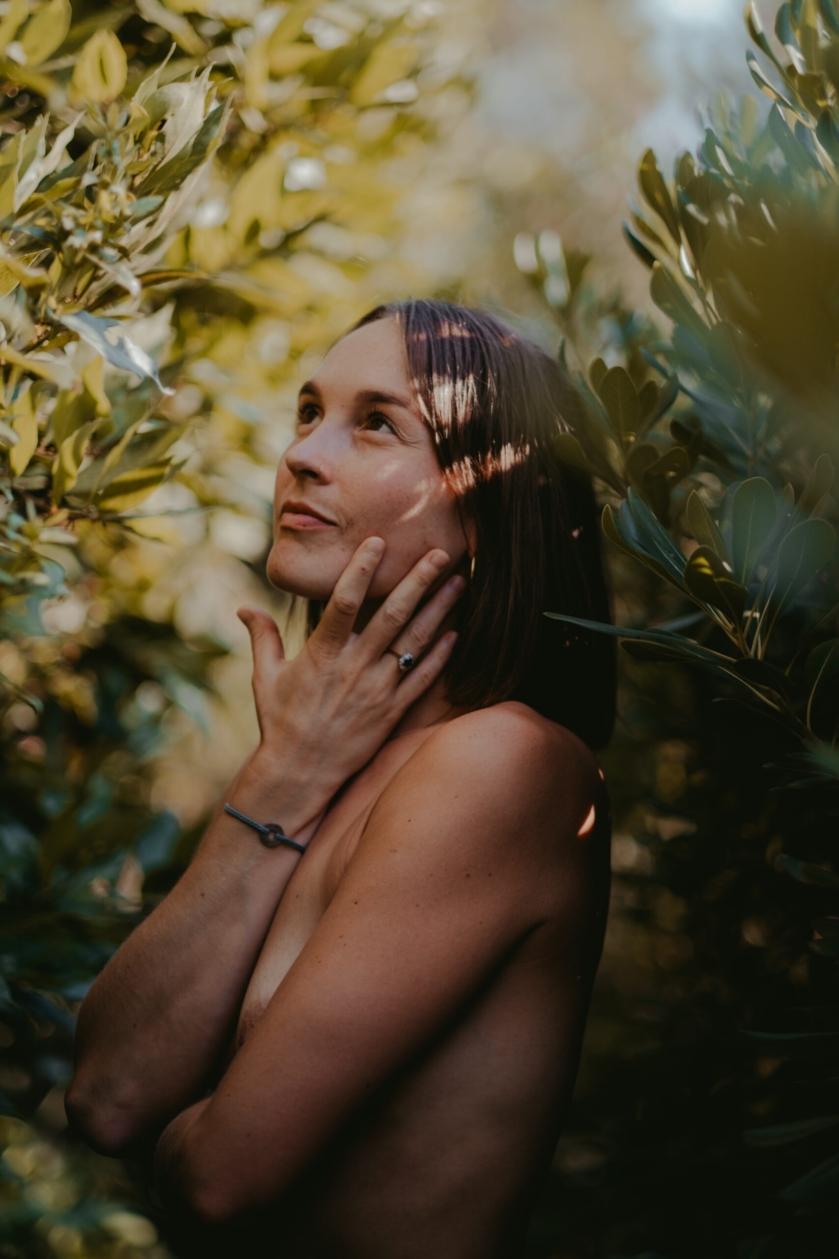 Sesión de fotos íntima en la naturaleza