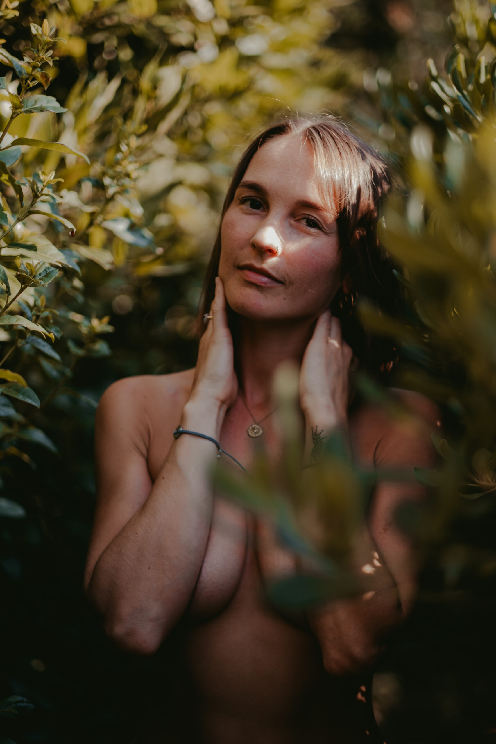 Sesión de fotos íntima en la naturaleza