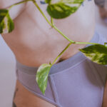 Sesión de fotos íntima con plantas